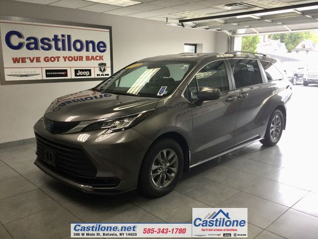 2023 Toyota Sienna LE