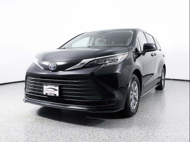 2023 Toyota Sienna LE