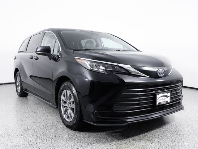 2023 Toyota Sienna LE