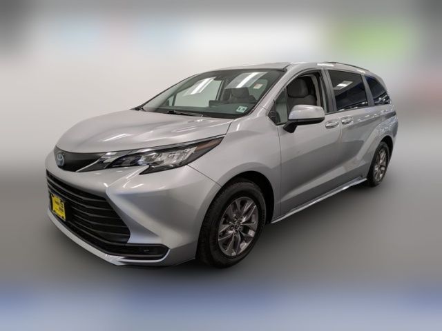 2023 Toyota Sienna LE