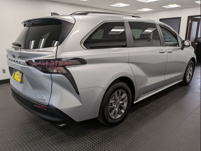 2023 Toyota Sienna LE