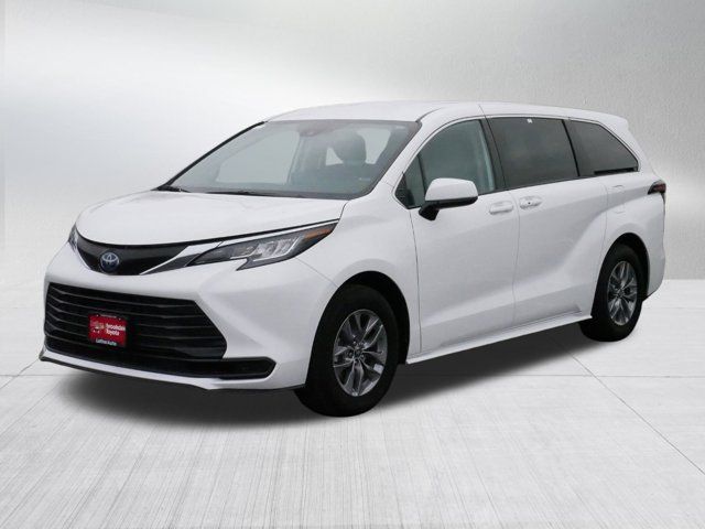 2023 Toyota Sienna LE