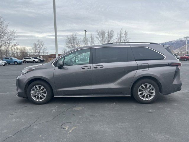 2023 Toyota Sienna LE