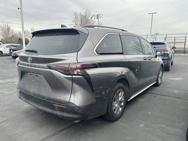 2023 Toyota Sienna LE