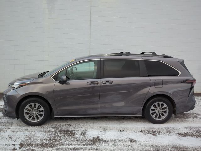 2023 Toyota Sienna LE