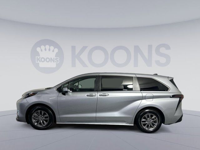 2023 Toyota Sienna LE