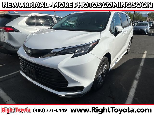 2023 Toyota Sienna LE