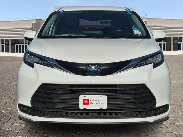 2023 Toyota Sienna LE