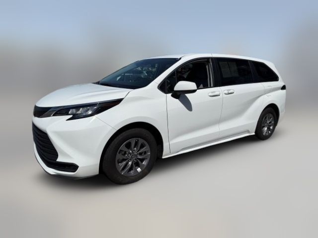 2023 Toyota Sienna LE