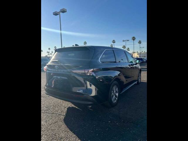 2023 Toyota Sienna LE