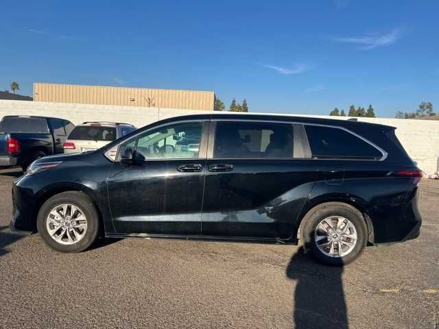 2023 Toyota Sienna LE