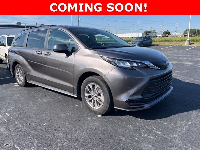 2023 Toyota Sienna LE