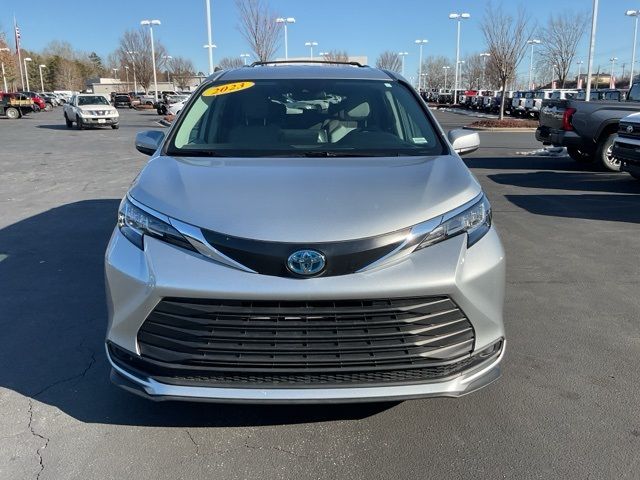 2023 Toyota Sienna LE