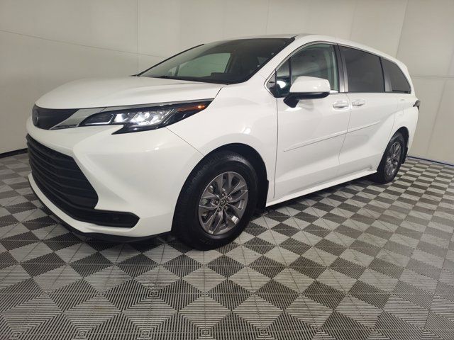 2023 Toyota Sienna LE