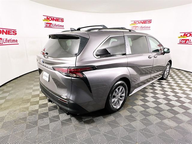 2023 Toyota Sienna LE