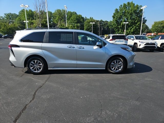 2023 Toyota Sienna LE