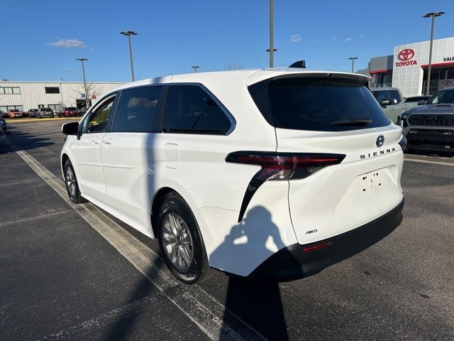 2023 Toyota Sienna LE