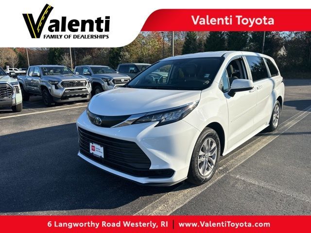 2023 Toyota Sienna LE