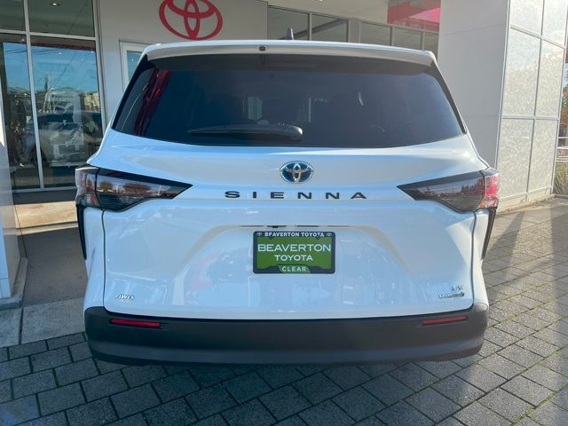 2023 Toyota Sienna LE