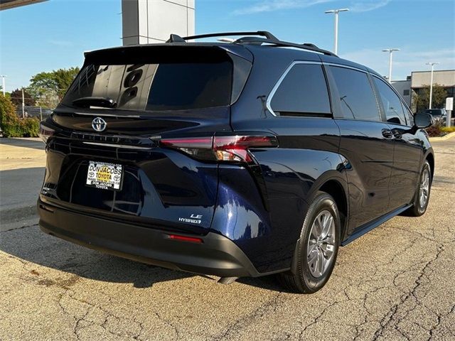 2023 Toyota Sienna LE