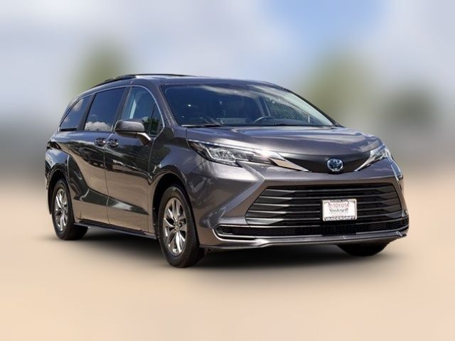 2023 Toyota Sienna LE