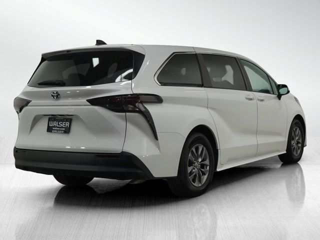 2023 Toyota Sienna LE