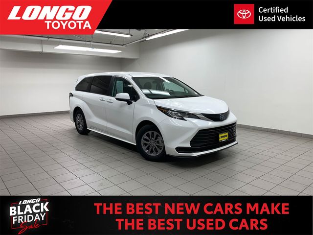 2023 Toyota Sienna LE