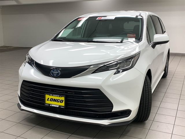 2023 Toyota Sienna LE