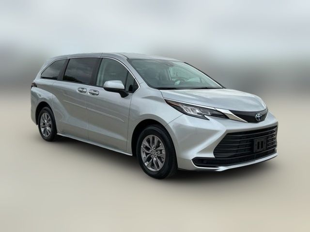 2023 Toyota Sienna LE