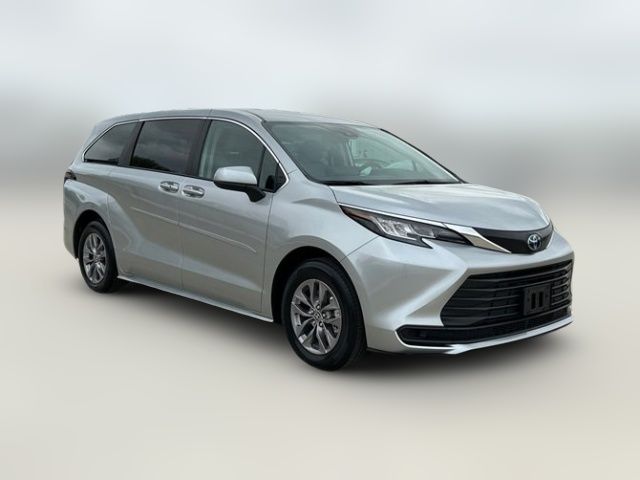 2023 Toyota Sienna LE
