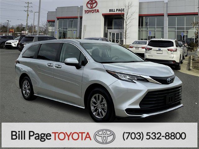 2023 Toyota Sienna LE