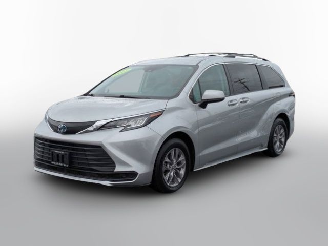 2023 Toyota Sienna LE