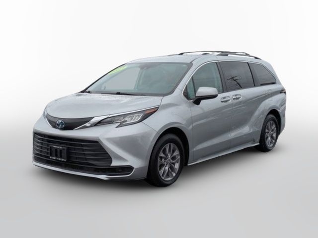 2023 Toyota Sienna LE