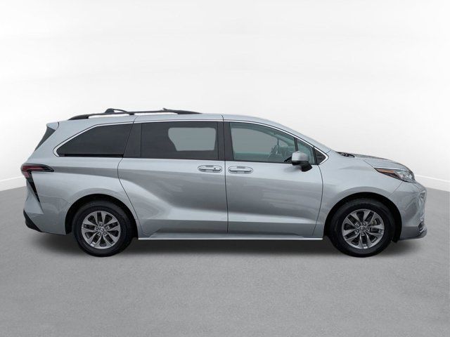 2023 Toyota Sienna LE