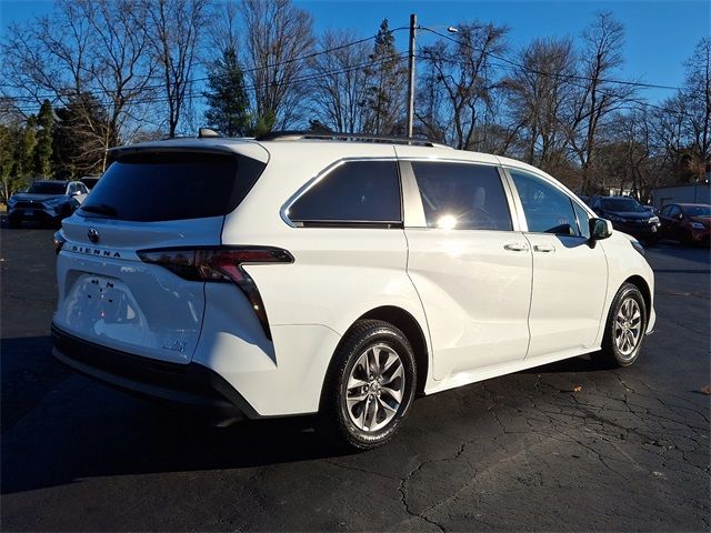 2023 Toyota Sienna LE