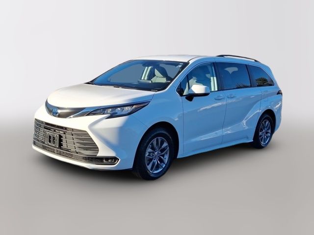 2023 Toyota Sienna LE