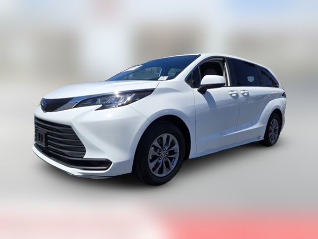2023 Toyota Sienna LE