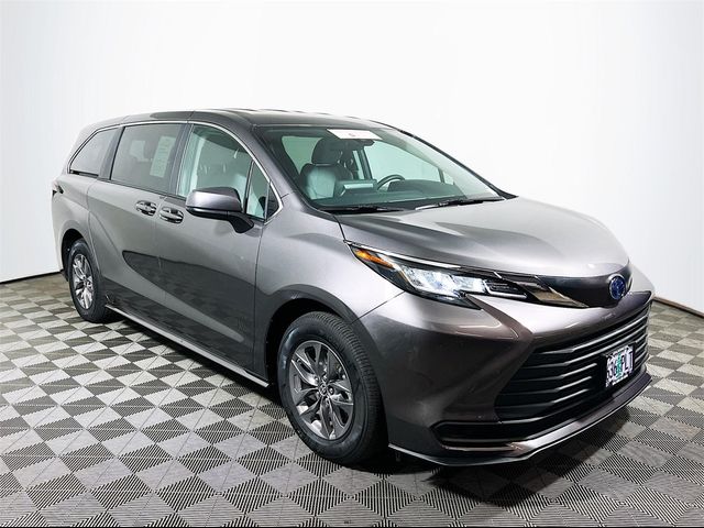 2023 Toyota Sienna LE