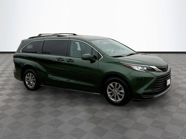 2023 Toyota Sienna LE