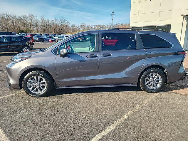 2023 Toyota Sienna LE