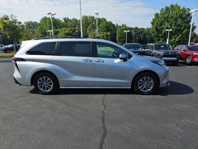 2023 Toyota Sienna LE