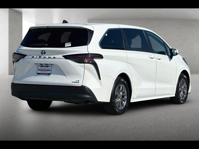 2023 Toyota Sienna LE