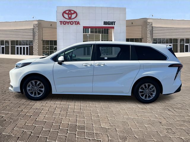 2023 Toyota Sienna LE