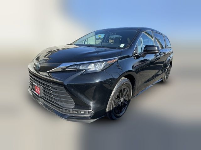 2023 Toyota Sienna LE
