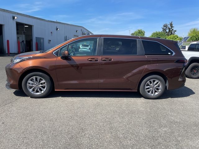 2023 Toyota Sienna LE