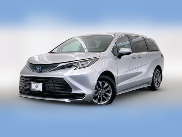 2023 Toyota Sienna LE