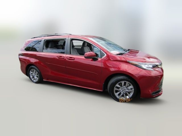 2023 Toyota Sienna LE