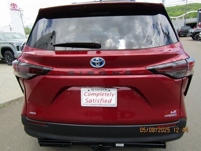 2023 Toyota Sienna LE