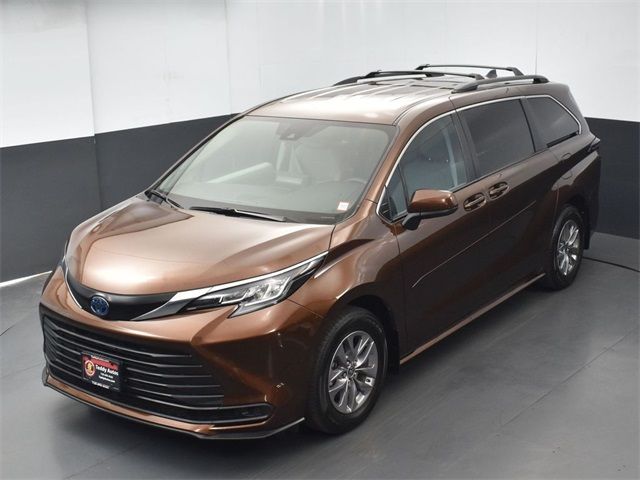 2023 Toyota Sienna LE