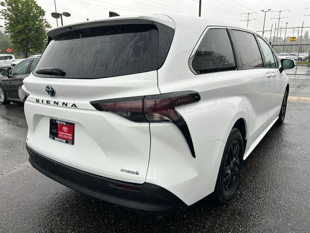 2023 Toyota Sienna LE